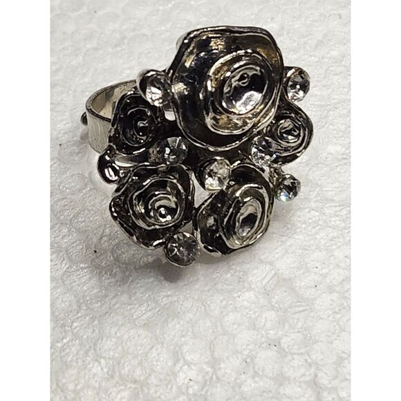 Roses Rhinestones Adjustable‎ Silver Ring - Picture 7 of 11